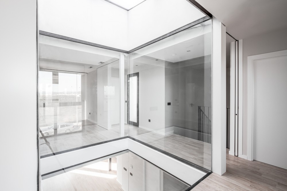 Interior Light-Single Family Housing / Viraje architecture