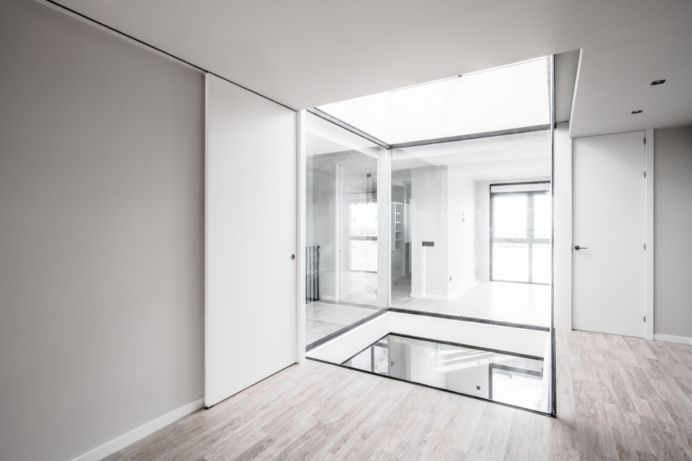 Interior Light-Single Family Housing / Viraje architecture