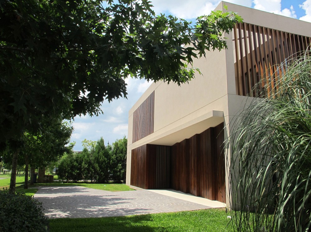 House in Tigre / FILM-Obras de Arquitectura