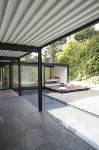 Technology and Environment: The Postwar House in Southern California; Pierre Koenig (1925–2004) Case Study House Number 21 (Bailey House, entrance), Los Angeles, 1959, Photo © 2011 Timothy Sakamoto