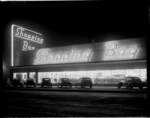 Form and Landscape: Southern California Edison and the Los Angeles Basin, 1940–1990; Doug White; Shopping Bag Market, date unknown; Southern California Edison Photographs and Negatives. Huntington; Library, Art Collections, and Botanical Gardens