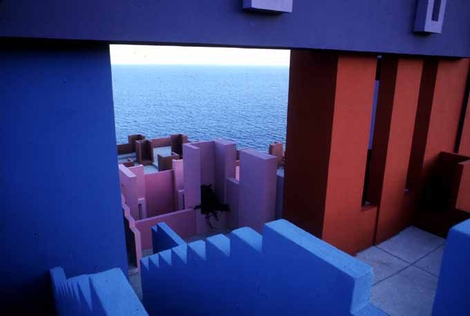 AD Classics: La Muralla Roja / Ricardo Bofill