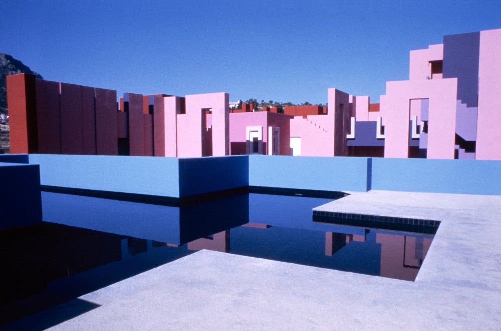 AD Classics: La Muralla Roja / Ricardo Bofill