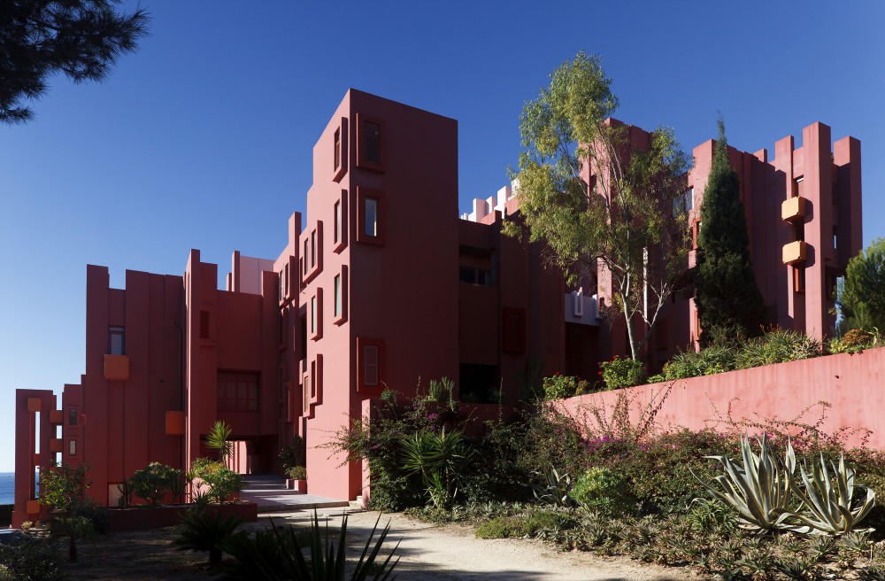 AD Classics: La Muralla Roja / Ricardo Bofill