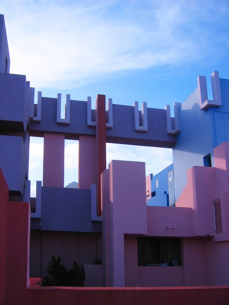 AD Classics: La Muralla Roja / Ricardo Bofill