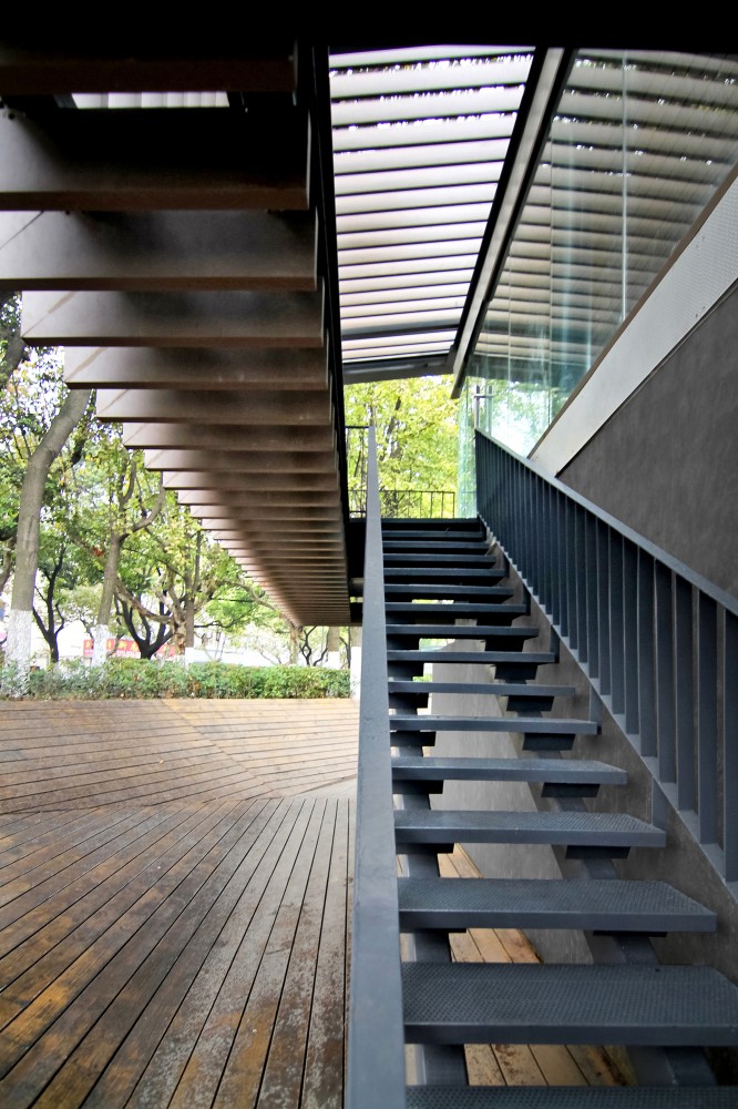 Riverside Park Pavilion / Vector Architects