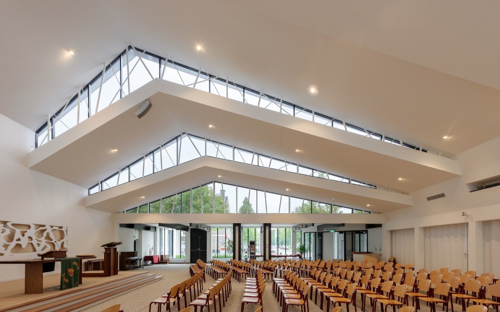 De Bron Church Renovation / Bureau MT