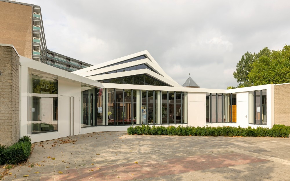 De Bron Church Renovation / Bureau MT