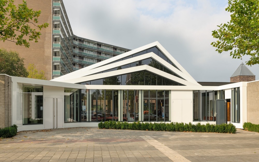 De Bron Church Renovation / Bureau MT