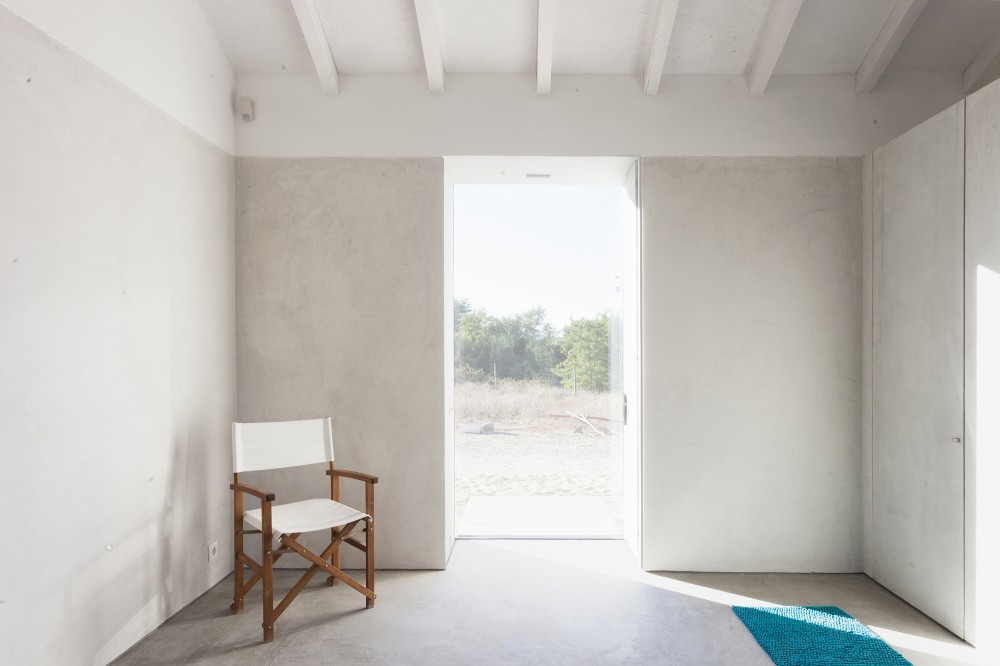 Sítio da Lezíria: Converting Mews Into Housing / Atelier Data