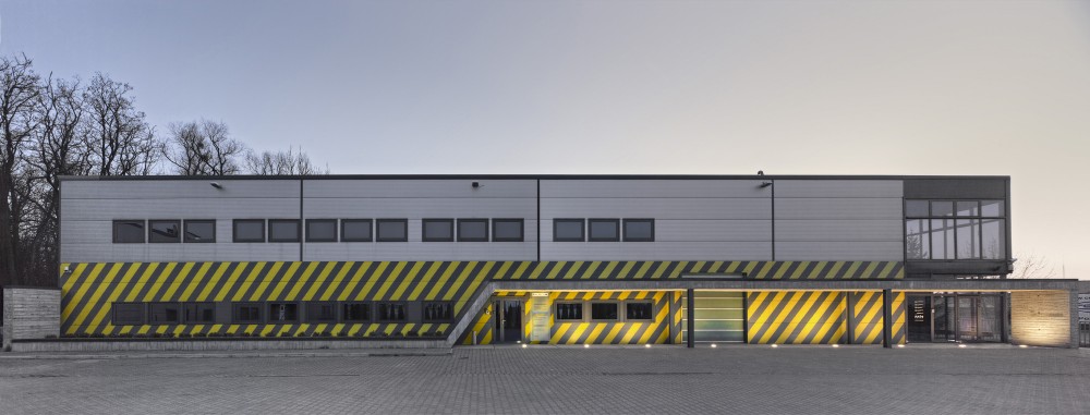 Office-Garage / Ultra Architects