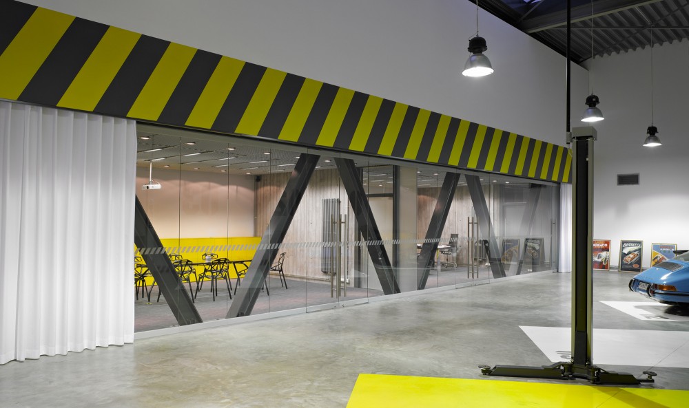 Office-Garage / Ultra Architects