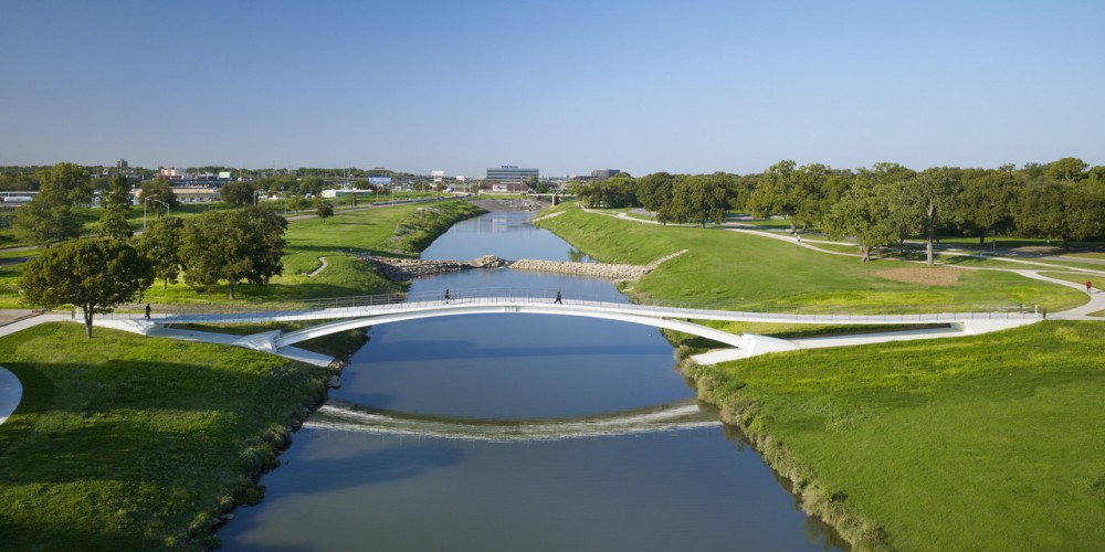 Phyllis J. Tilley Memorial Bridge / Rosales + Partners Architects