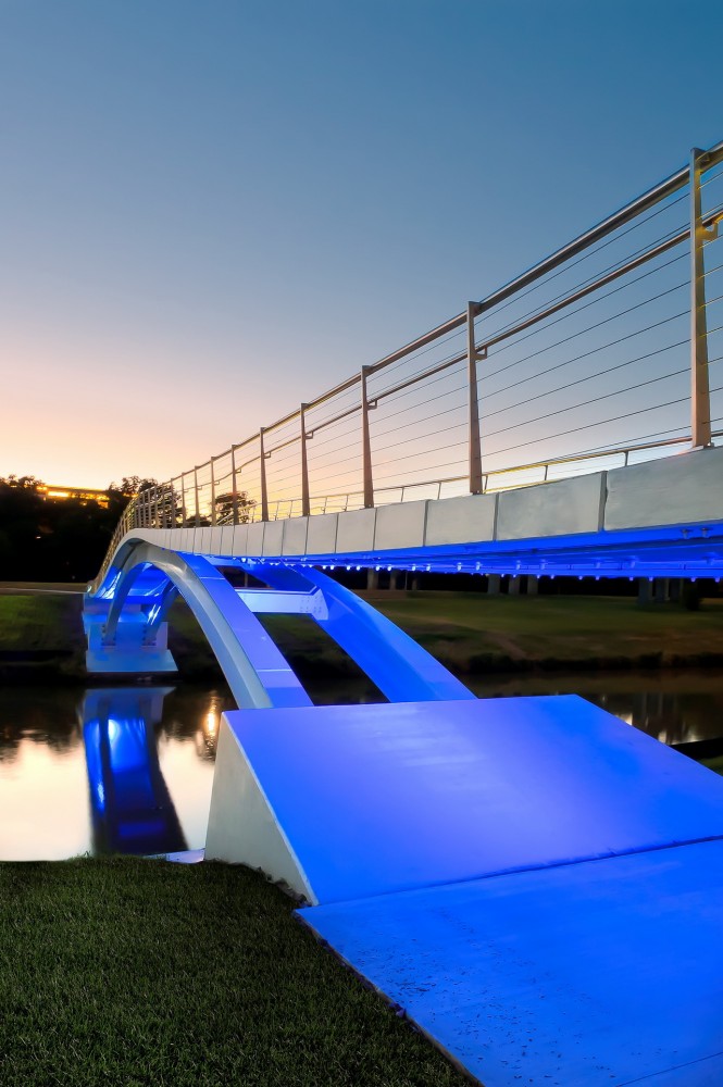 Phyllis J. Tilley Memorial Bridge / Rosales + Partners Architects