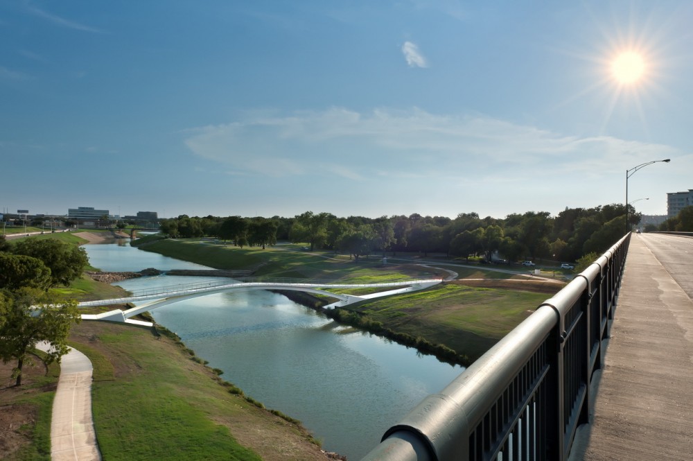 Phyllis J. Tilley Memorial Bridge / Rosales + Partners Architects