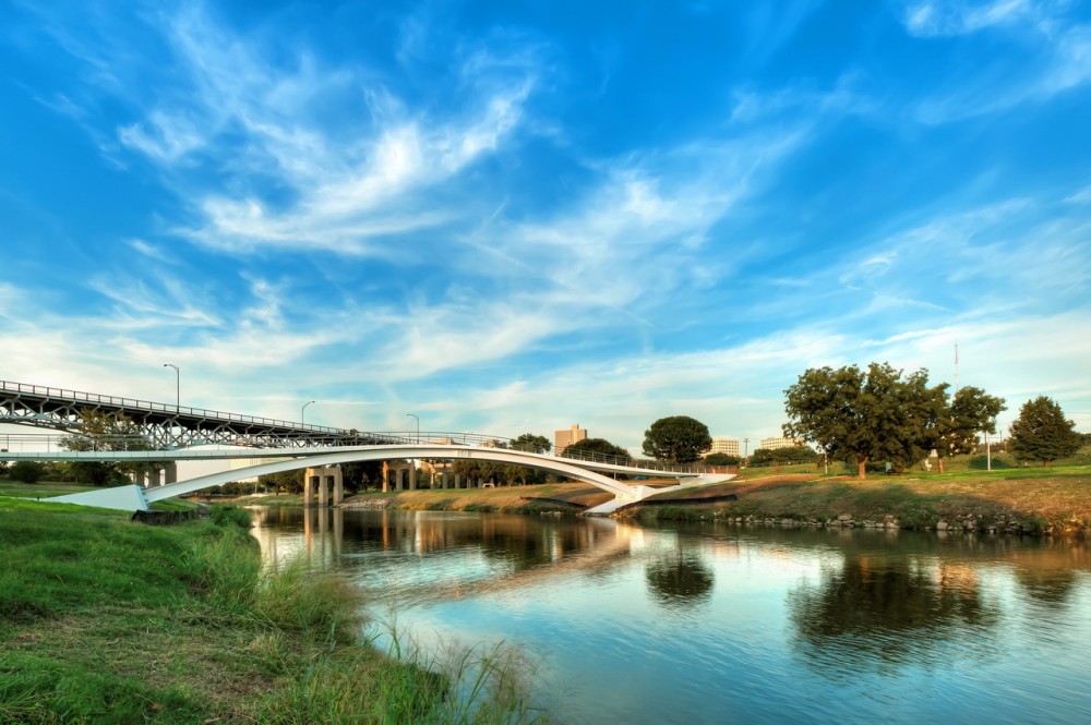 Phyllis J. Tilley Memorial Bridge / Rosales + Partners Architects