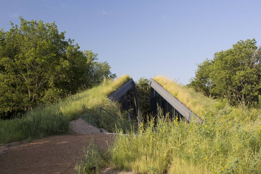 Edgeland House / Bercy Chen Studio