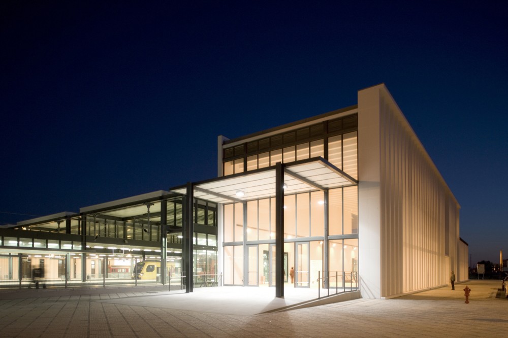 New Aveiro Train Station / JLLA