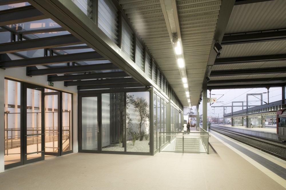 New Aveiro Train Station / JLLA