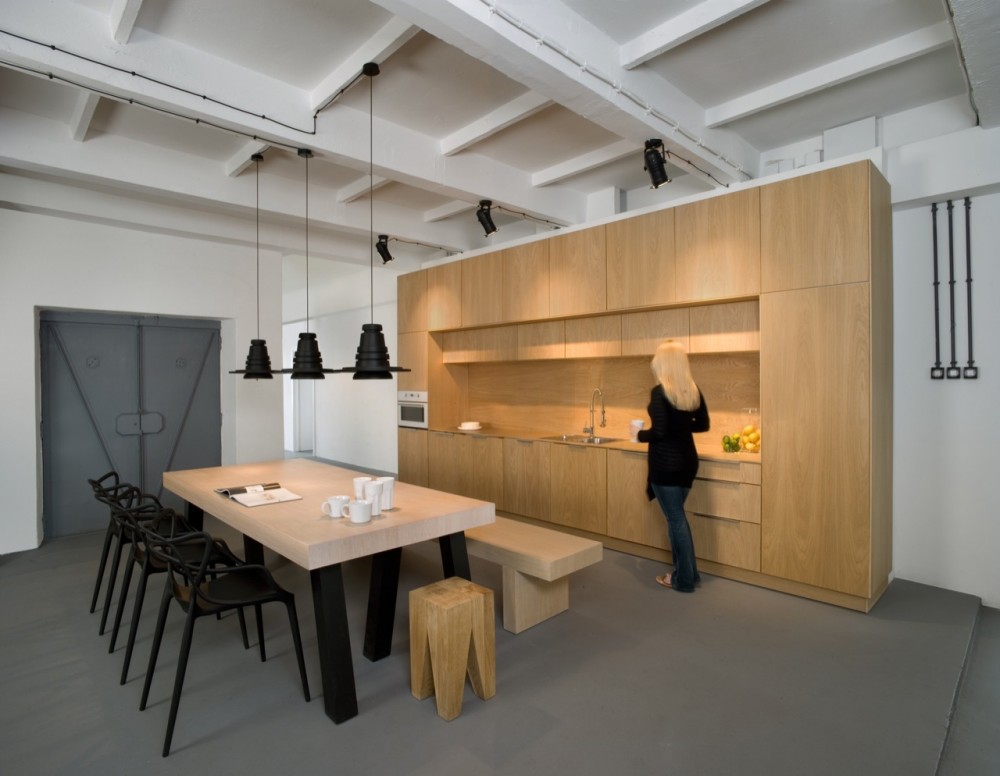 Pride And Glory Office / Morpho Studio