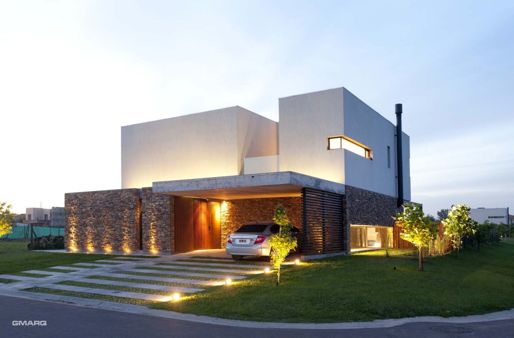 A House / Estudio GMARQ