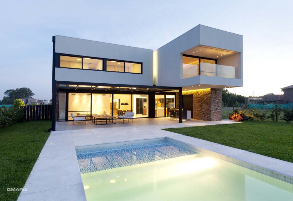 A House / Estudio GMARQ