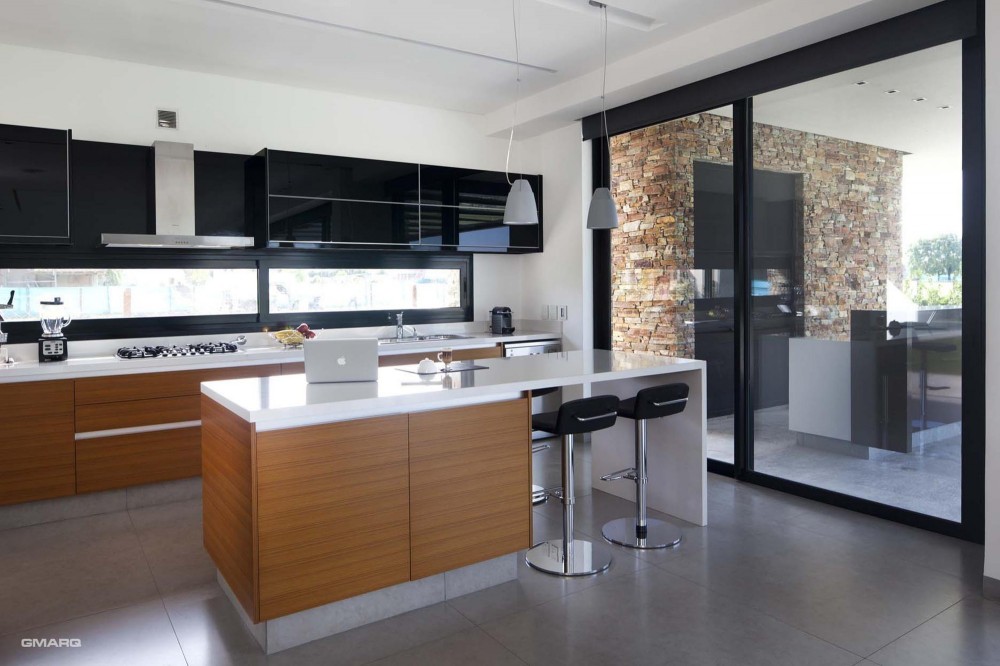 A House / Estudio GMARQ