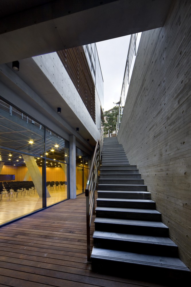 Choonwondang Oriental Clinic & Museum / Doojin Hwang Architects