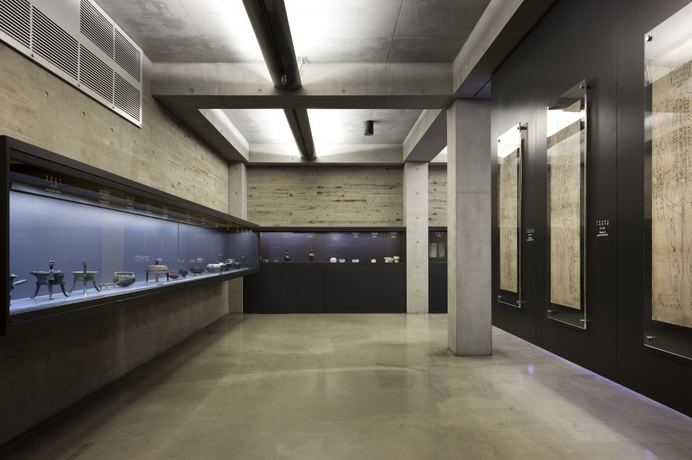 Choonwondang Oriental Clinic & Museum / Doojin Hwang Architects