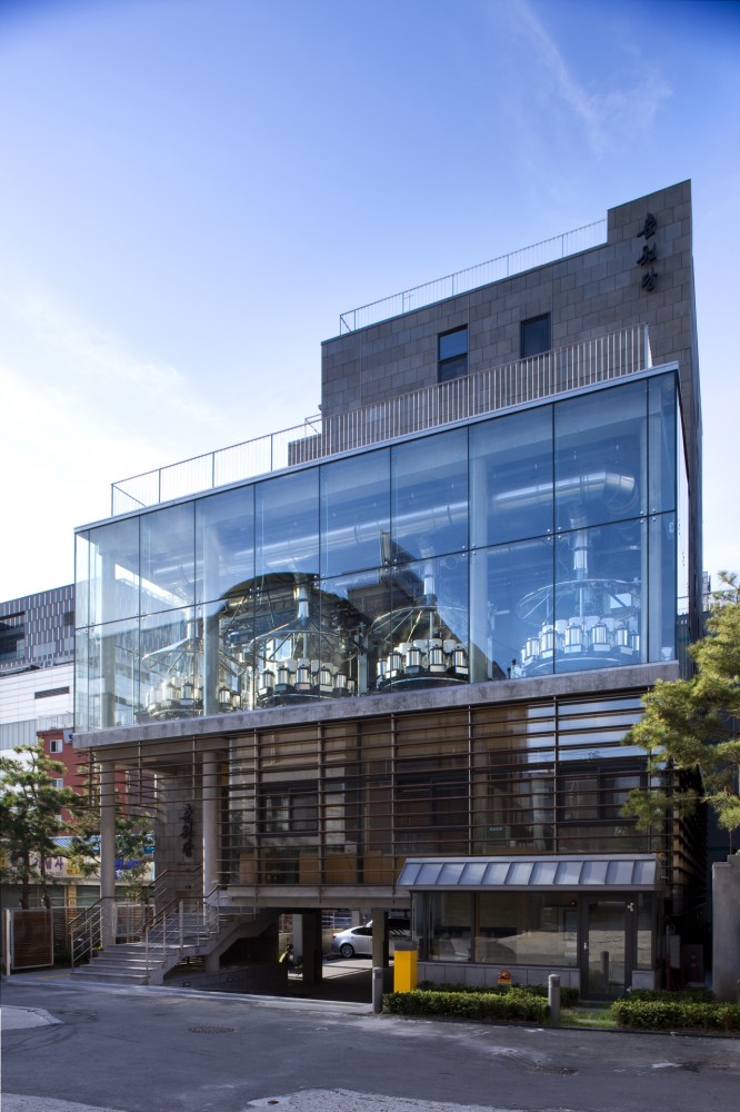 Choonwondang Oriental Clinic & Museum / Doojin Hwang Architects