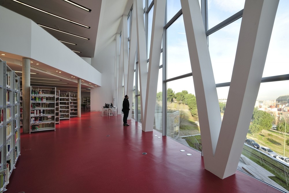 Public library Ana María Matute / RSP arquitectos