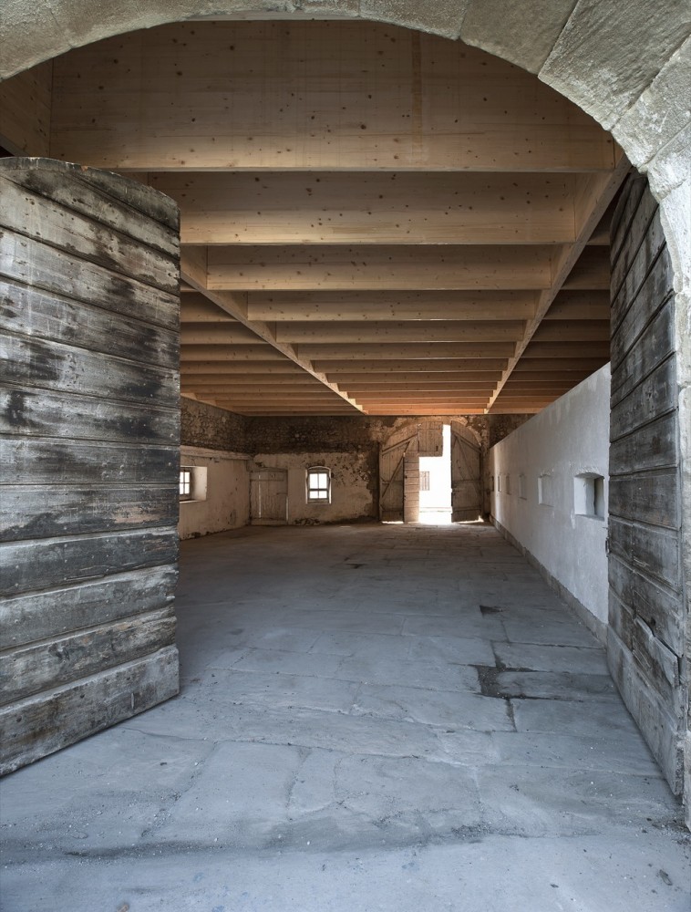Studio in an Agricultural Building / Charles Pictet Architecte
