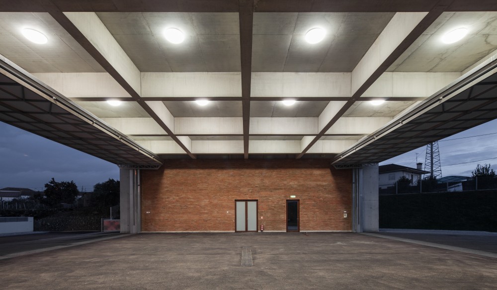 Fire Station in Santo Tirso / Alvaro Siza