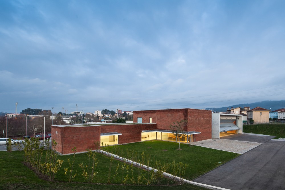 Fire Station in Santo Tirso / Alvaro Siza