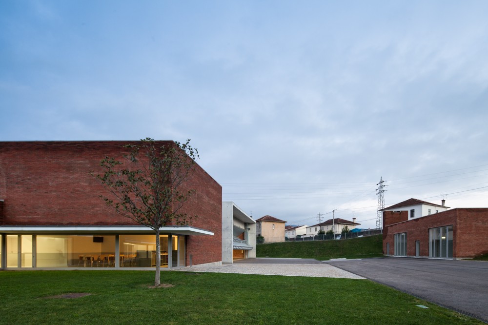 Fire Station in Santo Tirso / Alvaro Siza