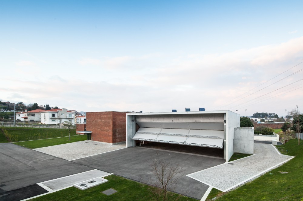Fire Station in Santo Tirso / Alvaro Siza