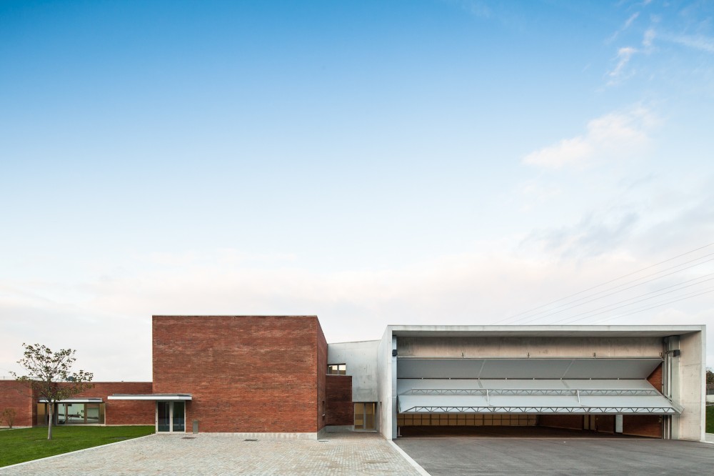 Fire Station in Santo Tirso / Alvaro Siza
