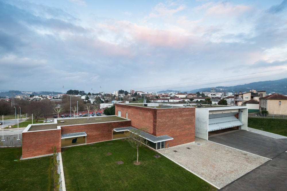 Fire Station in Santo Tirso / Alvaro Siza