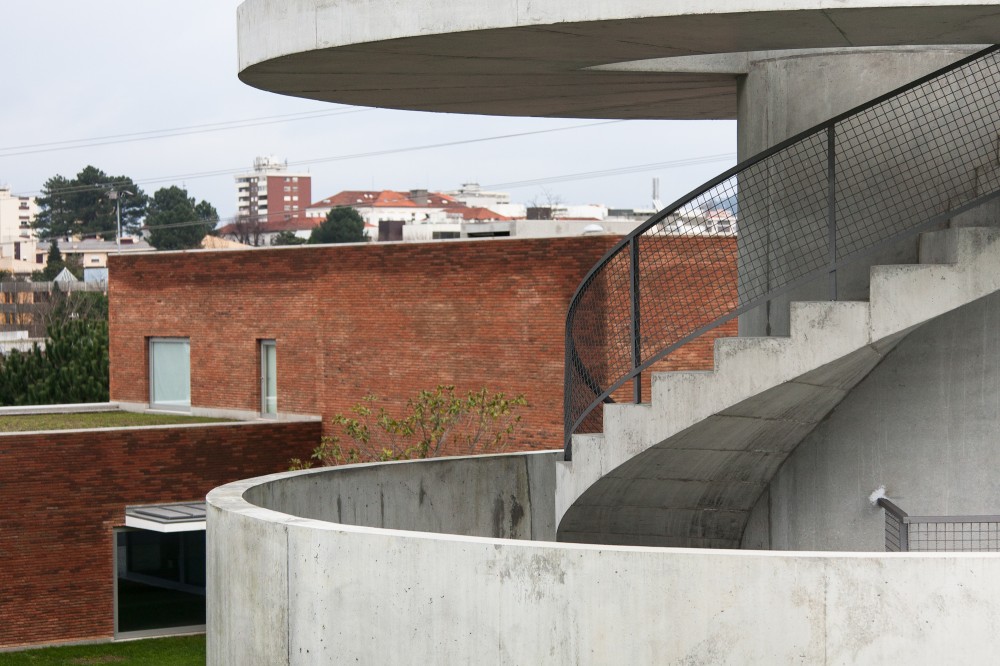 Fire Station in Santo Tirso / Alvaro Siza