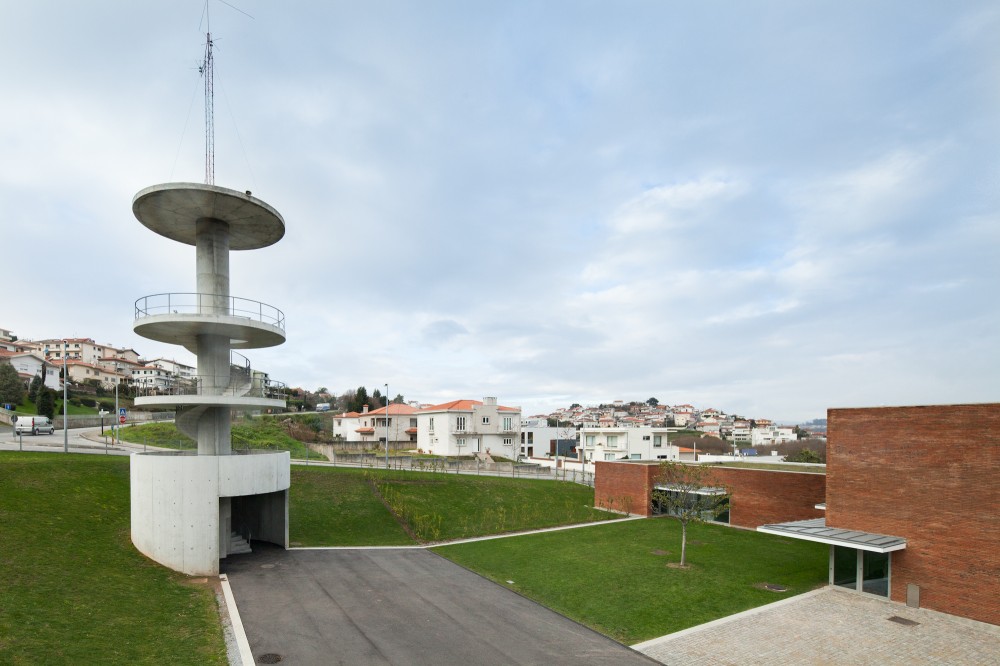 Fire Station in Santo Tirso / Alvaro Siza