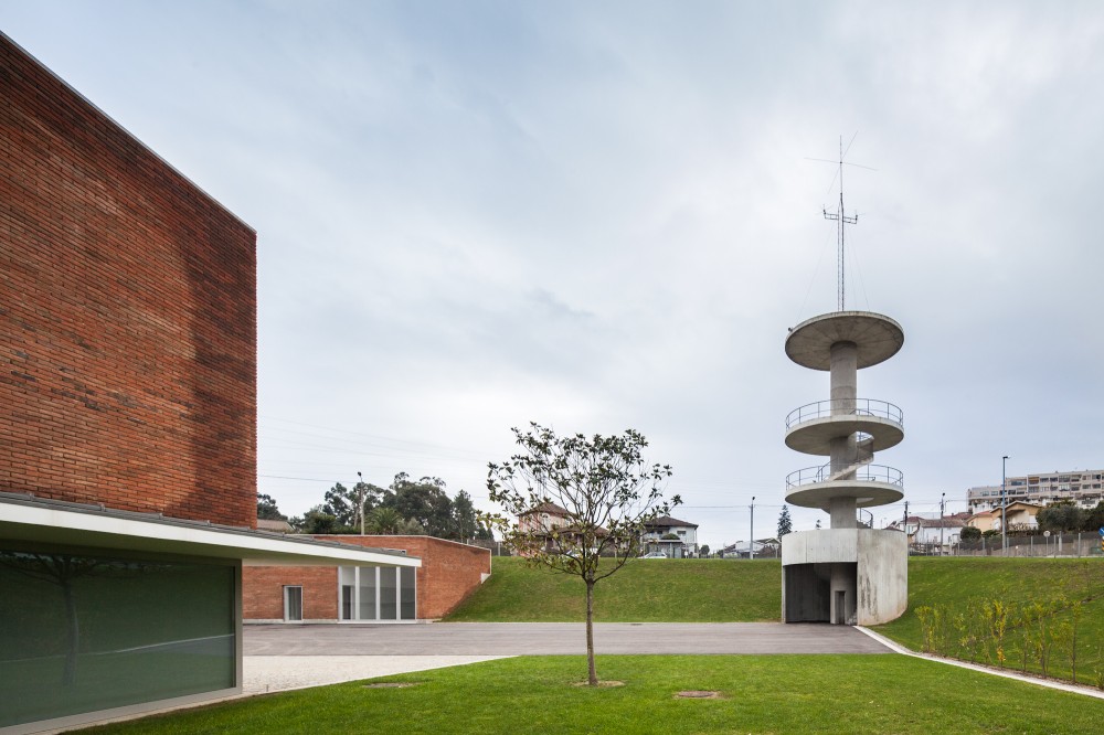 Fire Station in Santo Tirso / Alvaro Siza