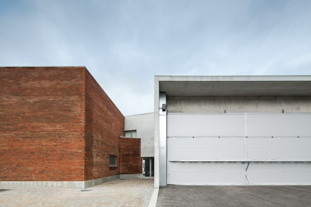 Fire Station in Santo Tirso / Alvaro Siza