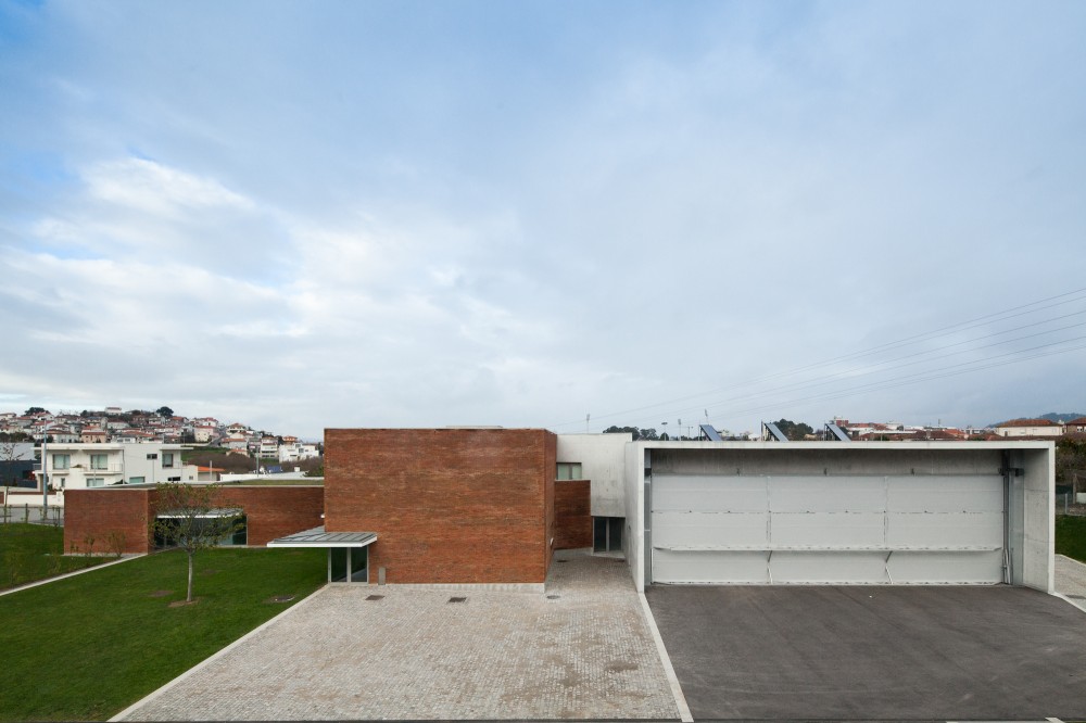Fire Station in Santo Tirso / Alvaro Siza