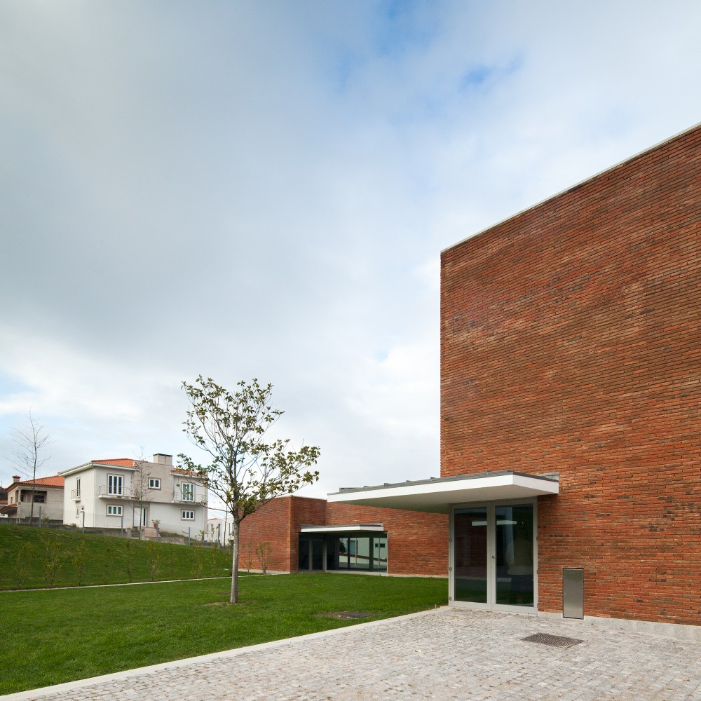 Fire Station in Santo Tirso / Alvaro Siza