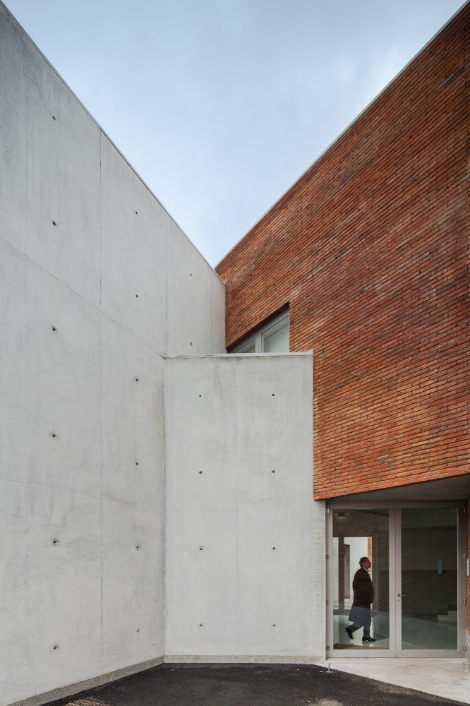 Fire Station in Santo Tirso / Alvaro Siza