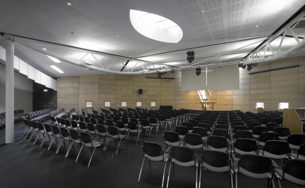 St Alfred’s Church  / Studio B Architects