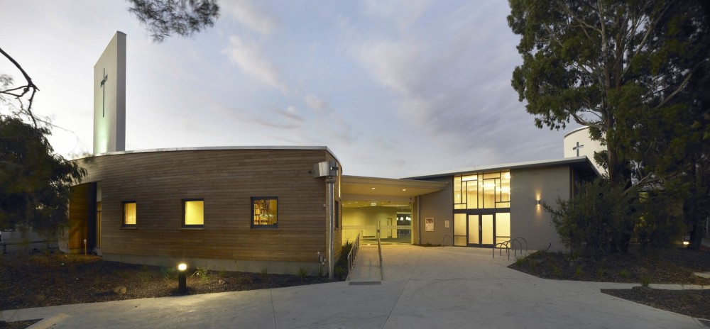 St Alfred’s Church  / Studio B Architects