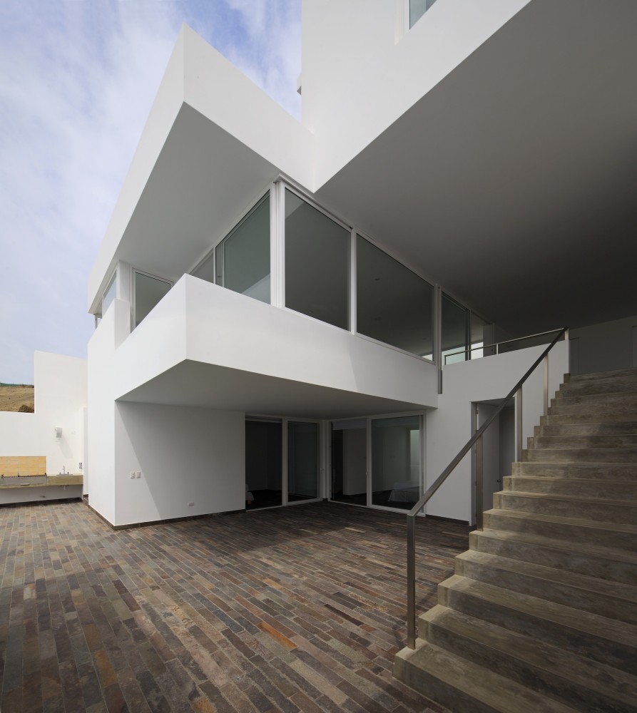 Deployed  House  / Seinfeld Arquitectos