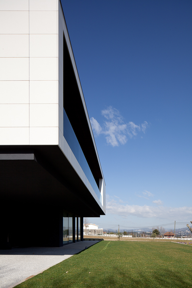 AADD House / Helder de Carvalho