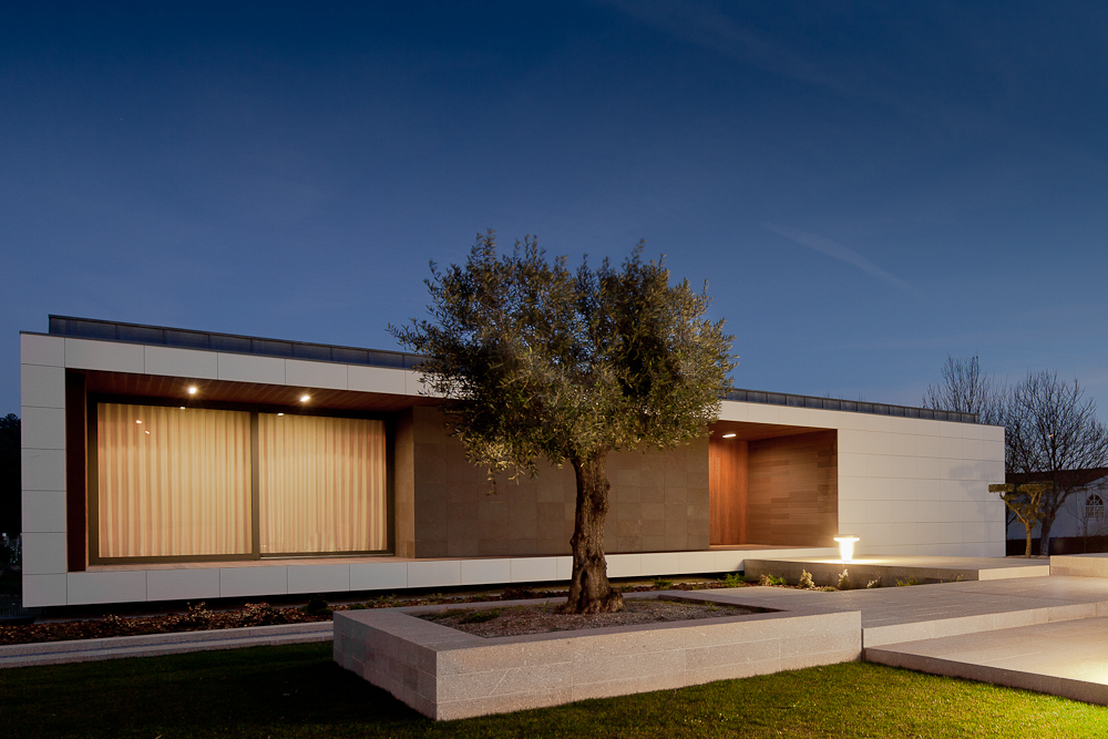 AADD House / Helder de Carvalho